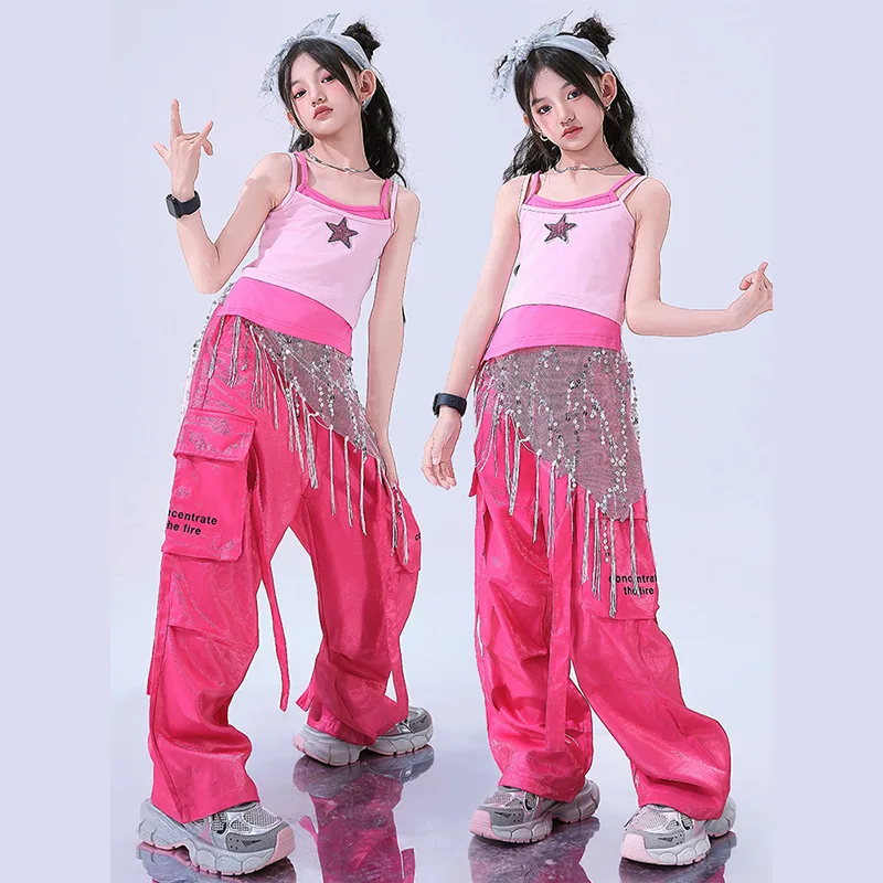 

Детский комплект одежды в стиле хип-хоп: розовый жилет с пятью звездами, брюки-карго для уличных танцев, джазовый костюм для девочек, шорты для выступлений.