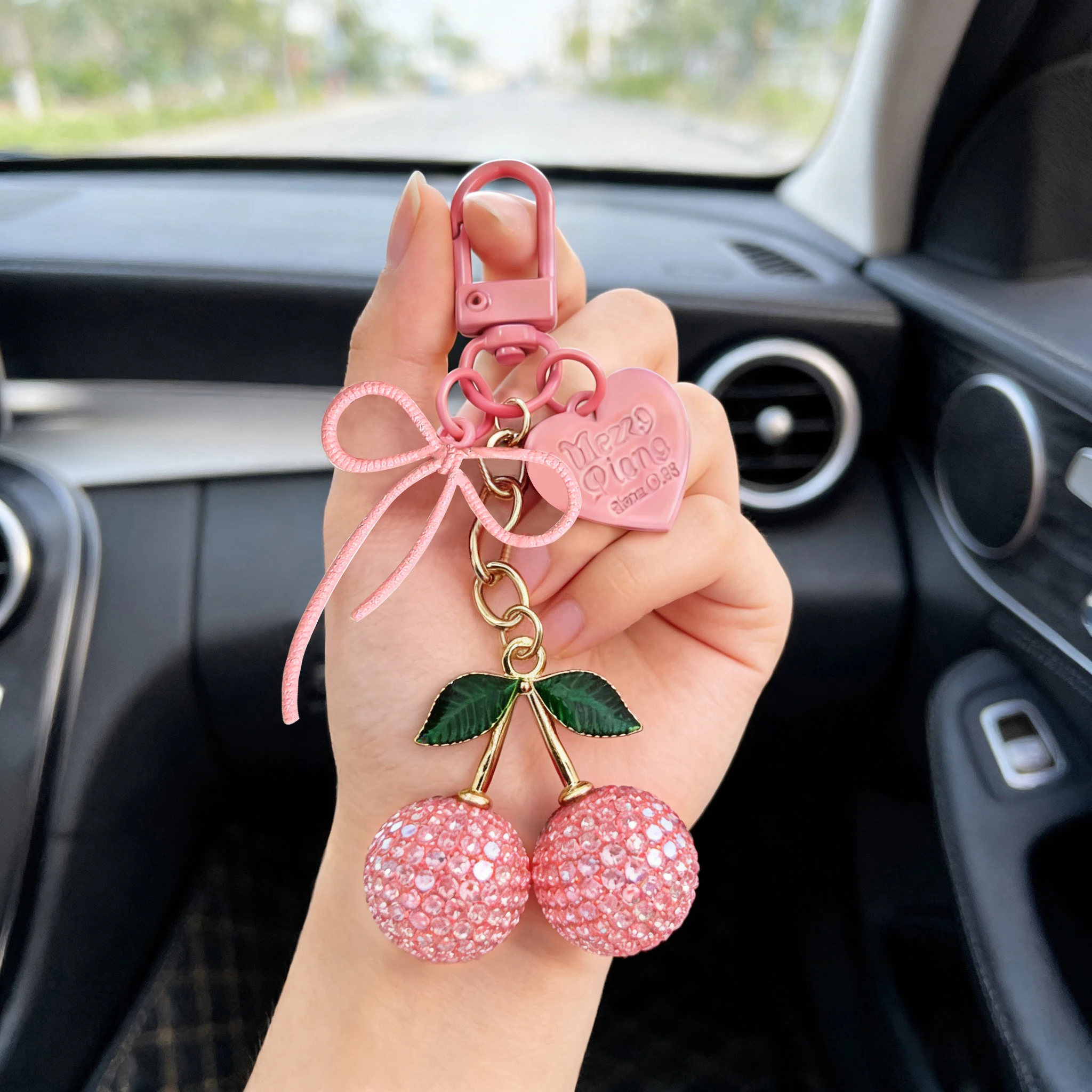 Niedlicher Frucht-Kirsch-Schlüsselanhänger Kreatives Herz Schmetterling Schleife Kirsch-Taschenaccessoire Modischer Auto-Schlüsselring Geschenk – Detail 2