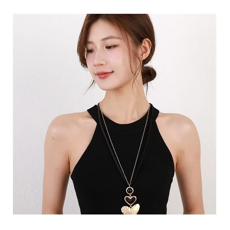 

Sweater Chain Bestseller: Heart-shaped Peach Heart Pendant, Metal Niche Long Necklace