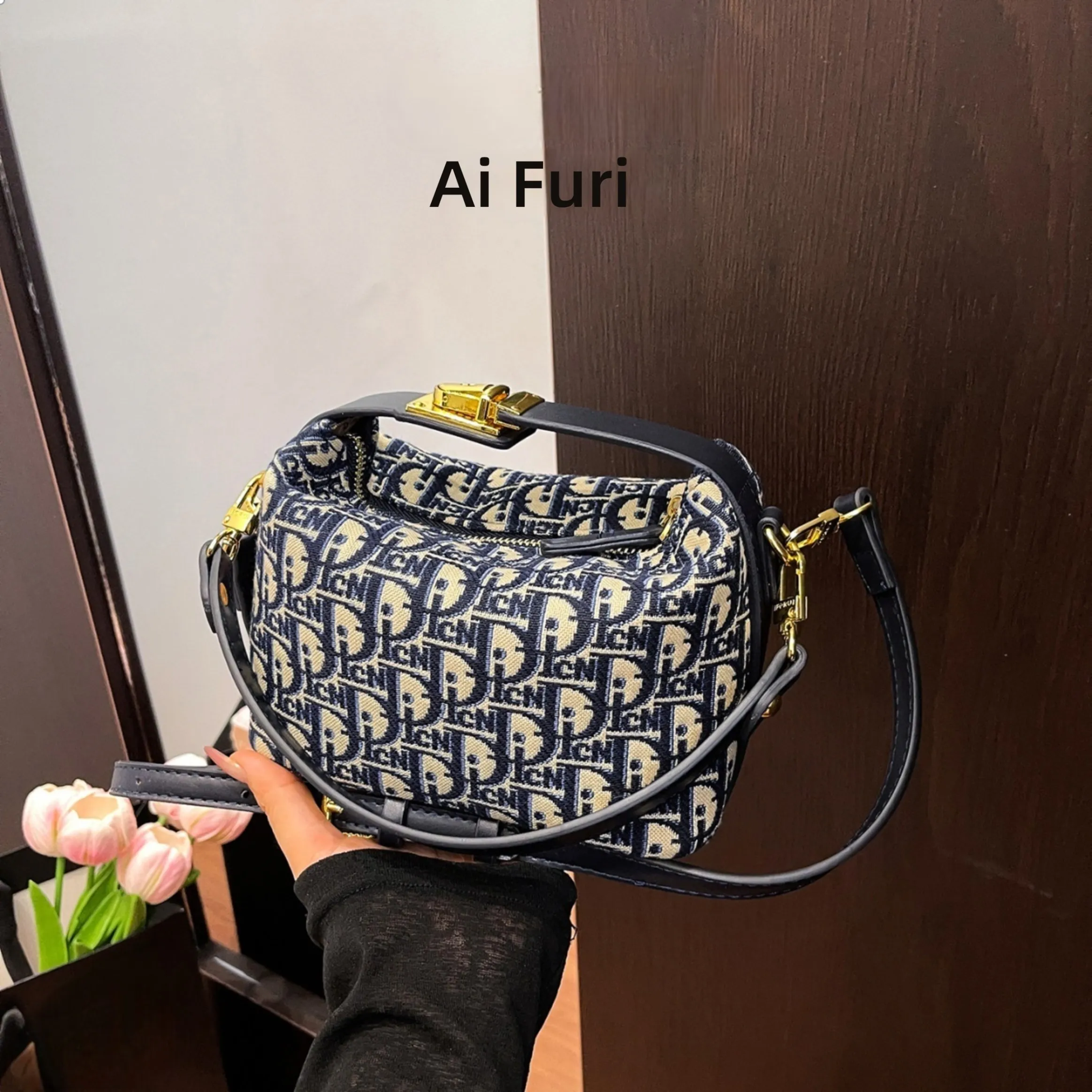 

Retro Printed Small Crossbody Wommen's Bag, New Style, Simple And Versatile, Fashionable Slanted Crossbody Bag