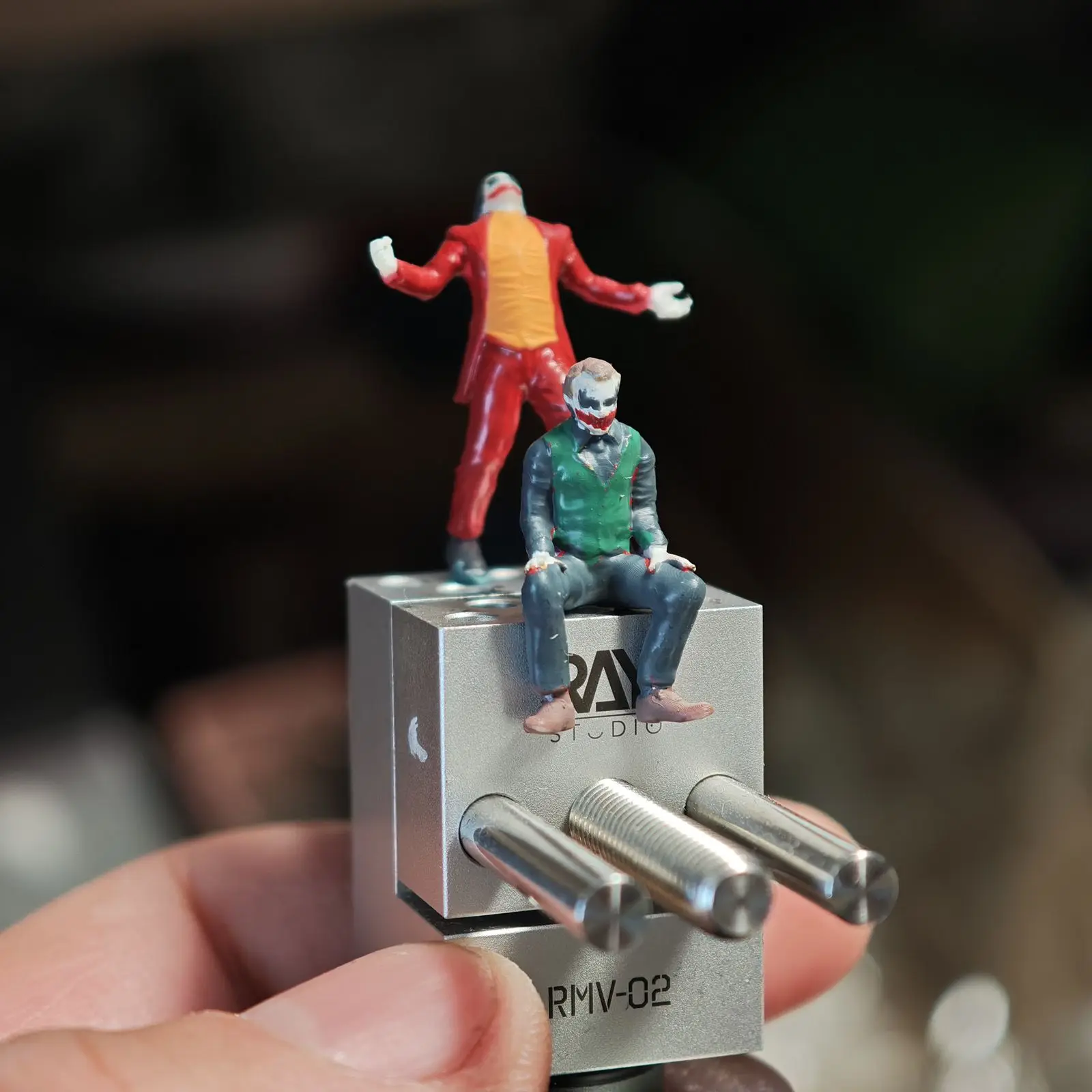 

1:64 Figures Hand-Painted Resin Models Clown Joker Doll Scene Diorama