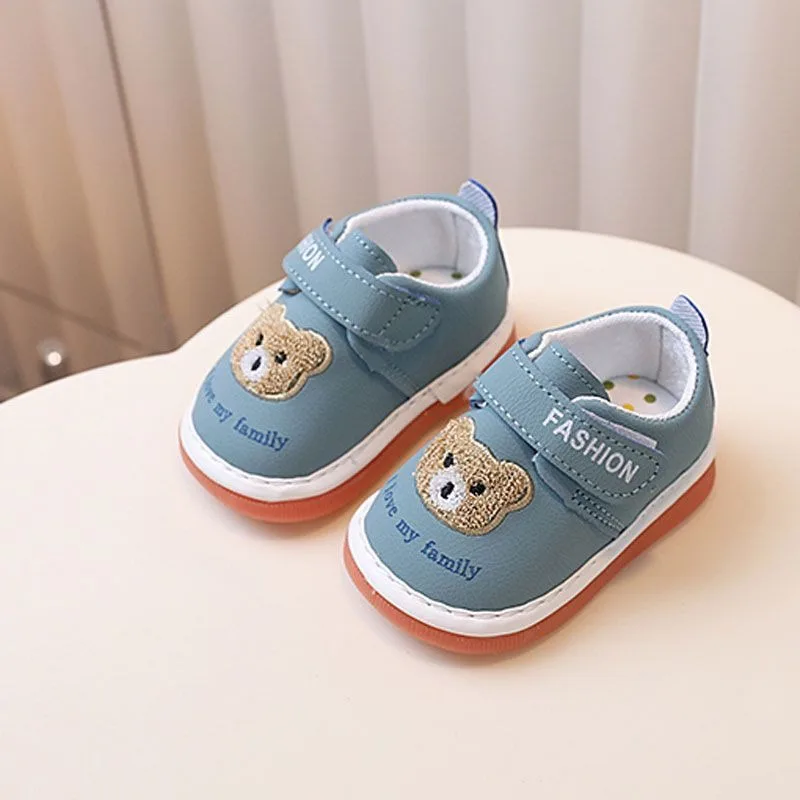 

Новое поступление, скрипучая прогулочная обувь для малышей 0-2 лет, милый мультяшный дизайн, мягкая подошва, нескользящие первые ходунки, детская обувь унисекс