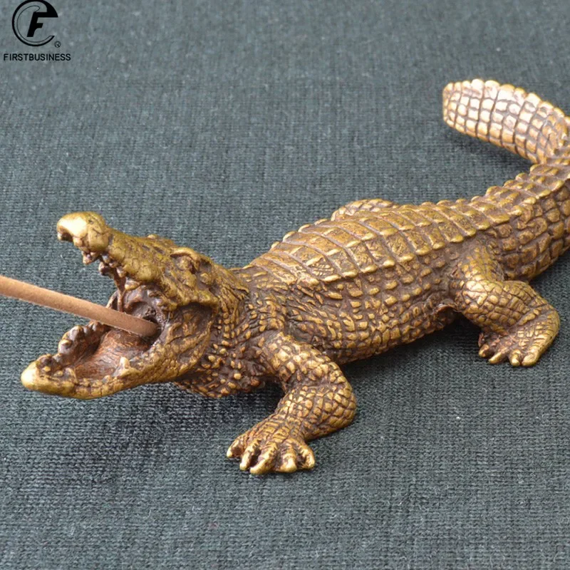 Vintage Copper Crocodile Figurine Incense Holder Classical Miniature Copperware Bronze Animal Statue Ornament Desk Decor Tea Pet