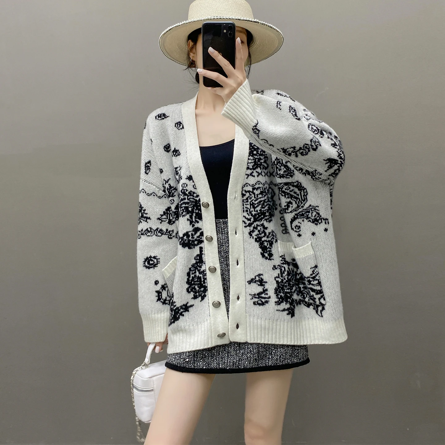 

Soft Fashion Women 100% Cashmere Fashion Long Sleeves Color-Blocked Cardigan Soft Gentle Comfortable Leisure Clothing Top