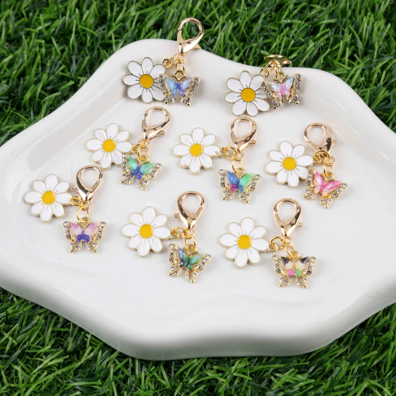 8Daisy Butterfly Thank You Keychain Set Multi-colored butterfly design meets diverse aesthetic preferences，Suitable for Teacher'
