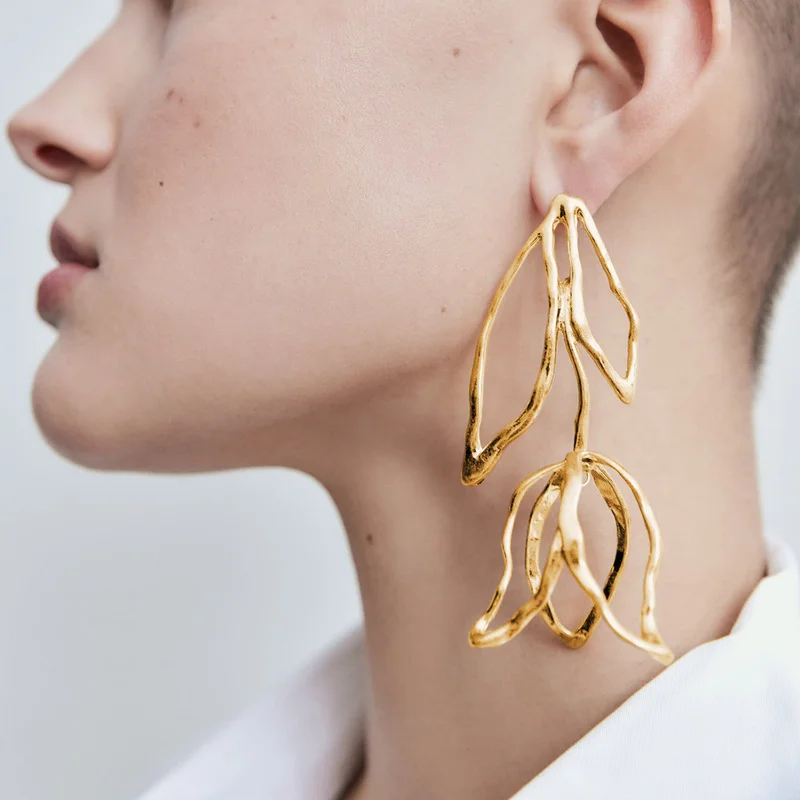 New Arrival Gold Metal Irregular Drop Earrings High-Quality Classic Hot Jewelry Accessorie for Women Wholesale Orecchini Di Rosa