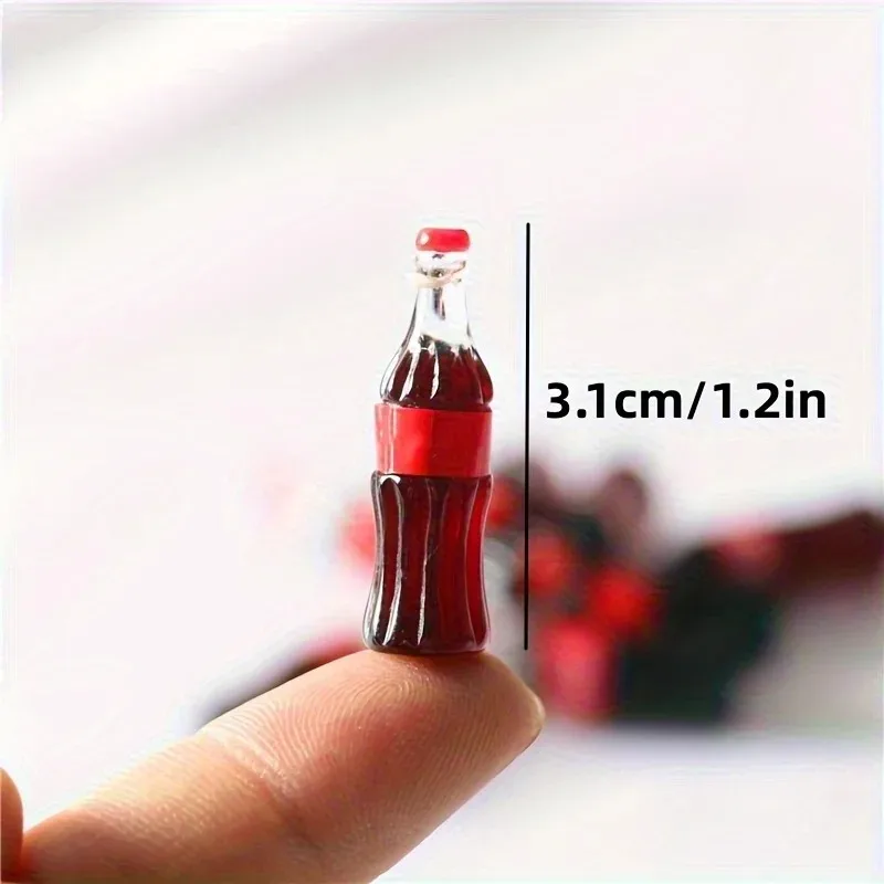 10 Stück Miniatur-Cola-Flaschenmodelle – realistisches Puppenhaus-Getränkezubehör, verschiedene Farben, ABS-Material, für den Haushalt geeignet – Detail 1