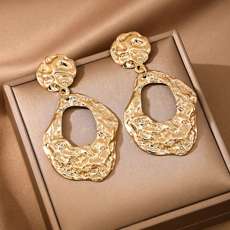 New Exaggerated Wrinkled Metal Geometric Oval Pendant Earrings for Women Minimalism Style Fashion Accessories Party Jewelry Gift