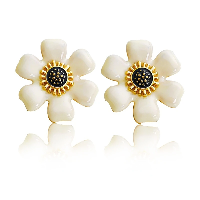 

S925 Silver Needle Small Fresh White Flower Women's Studs Ins Style Retro Earrings Temperament Elegant Earrings Female