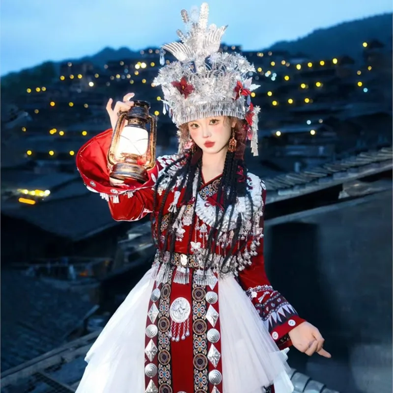 

New national costumes exotic Dong nationality dance travel