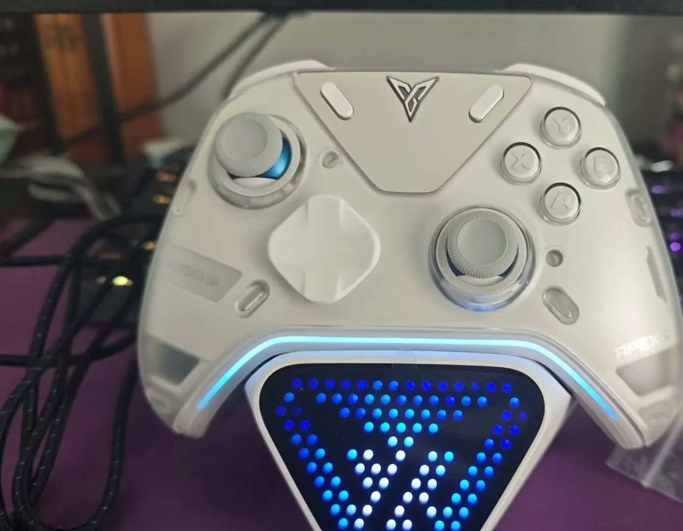 Auf Lager 2026 NEUER Flydigi APEX 5 Feedback Elite Gaming Controller für PC/TV/Mobile BT Wireless Gamepad mit Ladestation