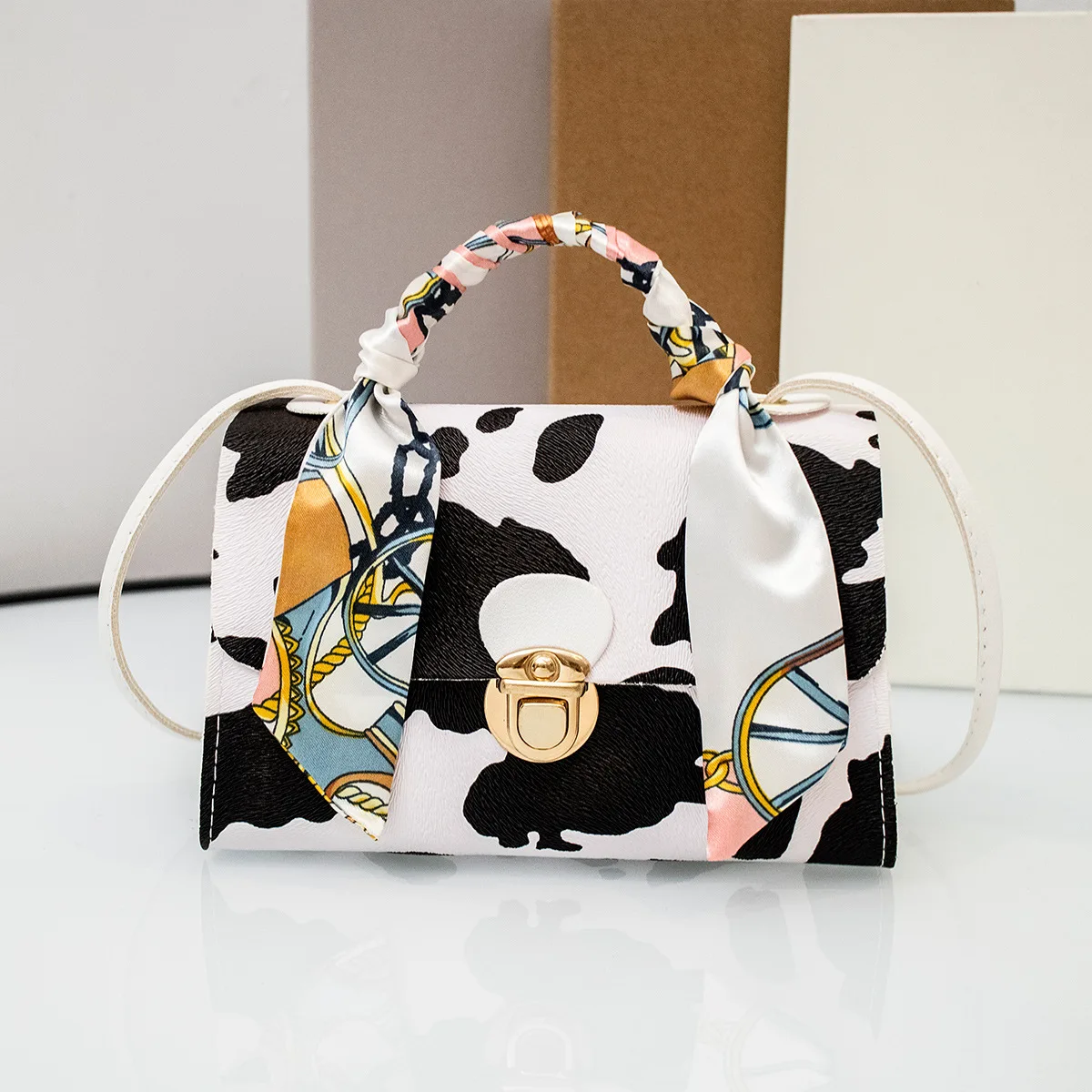 Bolso de mano cuadrado con flores para mujer, bolsa cruzada fresca y dulce, Material de PU, espacioso, estético, novedad de 2024