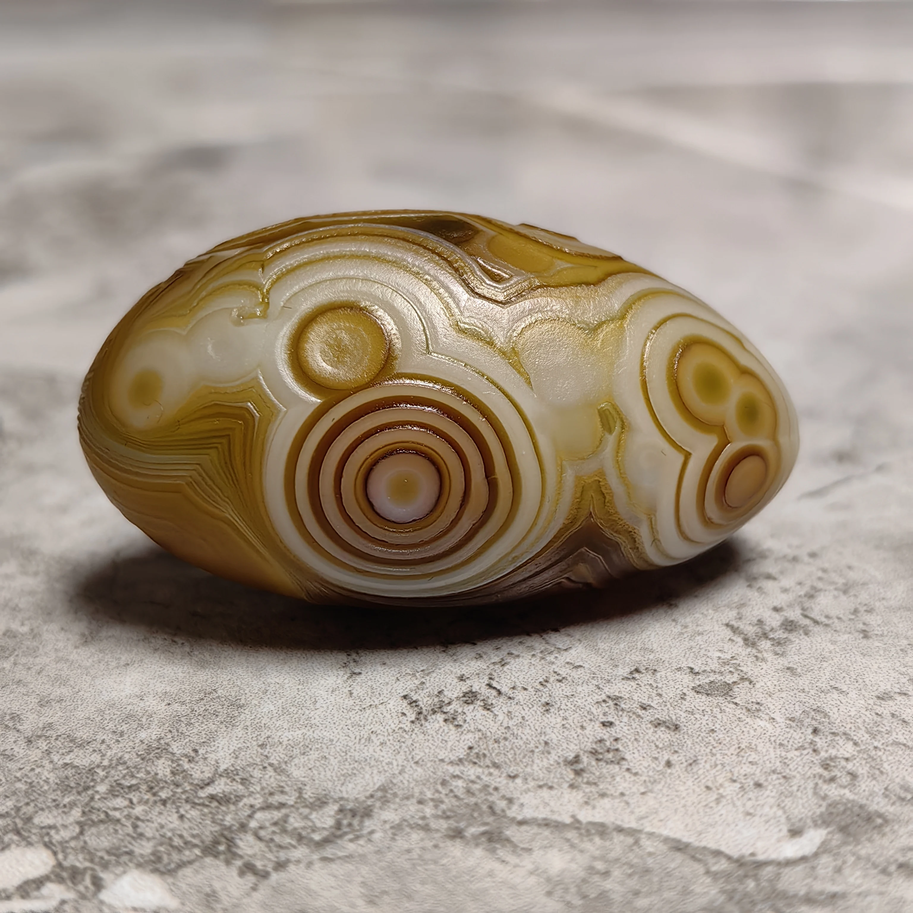 Natural Raw Stone Agate, Divine Eye Texture for Reiki Meditation, Energy Shielding & Luck Enhancement