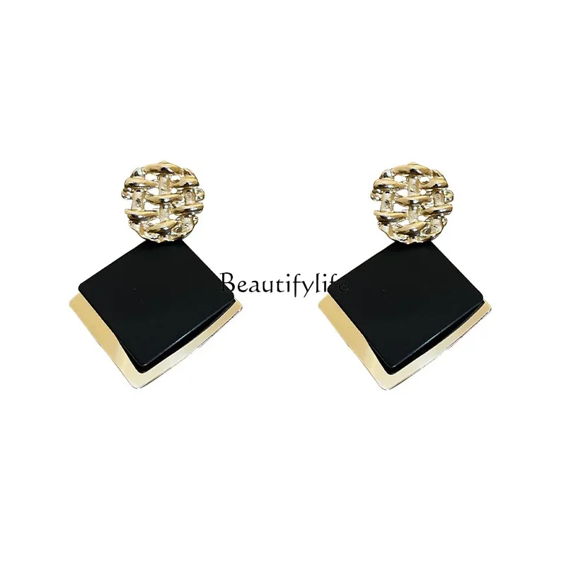 

Square stud earrings women's niche design sense retro black earrings new trendy light luxury earrings