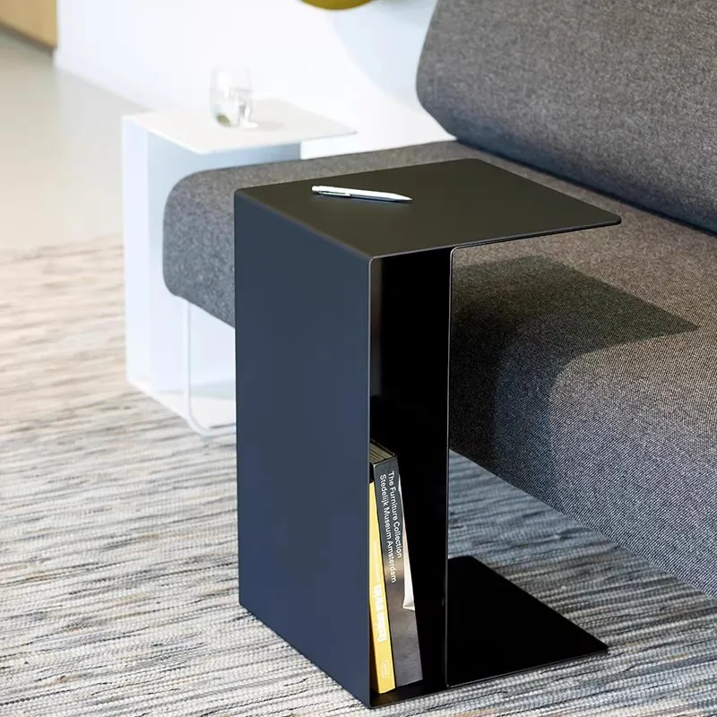 Nordic Minimalist Style Metal Ironwork Side Table Creative Art Design Black C-shaped Casual Coffee Table Customized 30x30x43cm