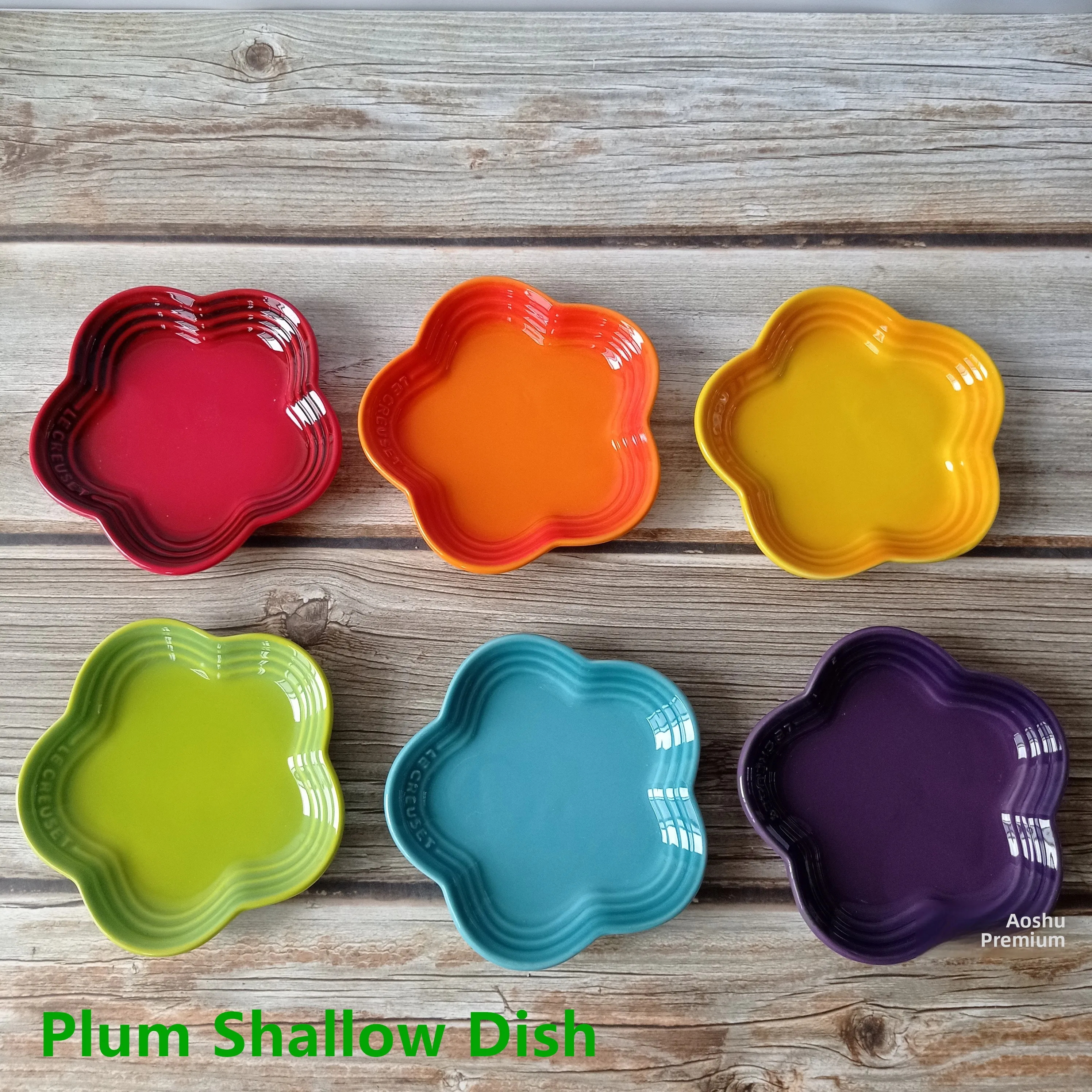 طبق صلصة صغير على شكل زهرة البرقوق من لي كروزيه، طبق حلويات من السيراميك المطلي تحت الطلاء، أدوات مائدة بحجم عالمي