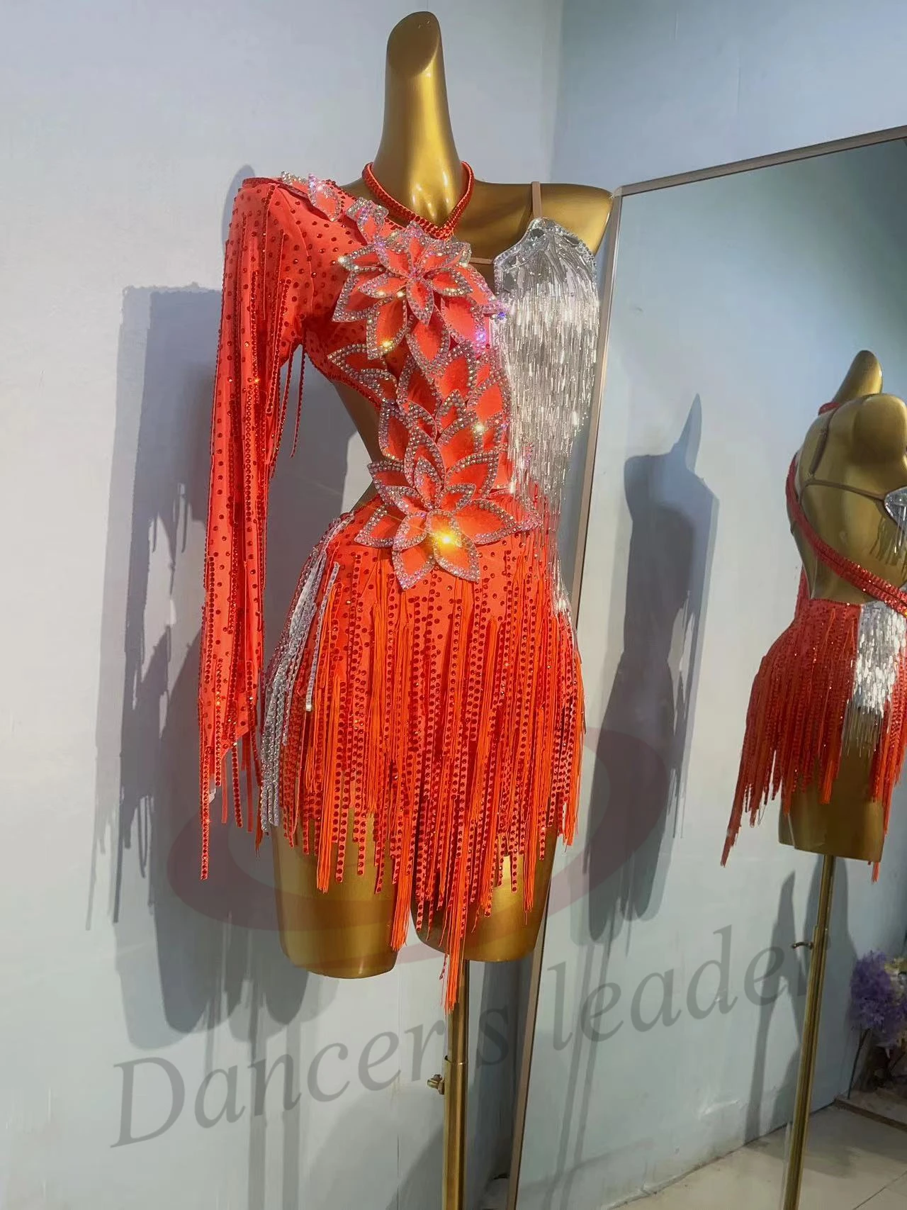 라틴 댄스 경연 대회 여성 하이 엔드 맞춤형 실버 다이아몬드 꽃 실버 체인 탱고 공연 의류 블랙 풀 드레스