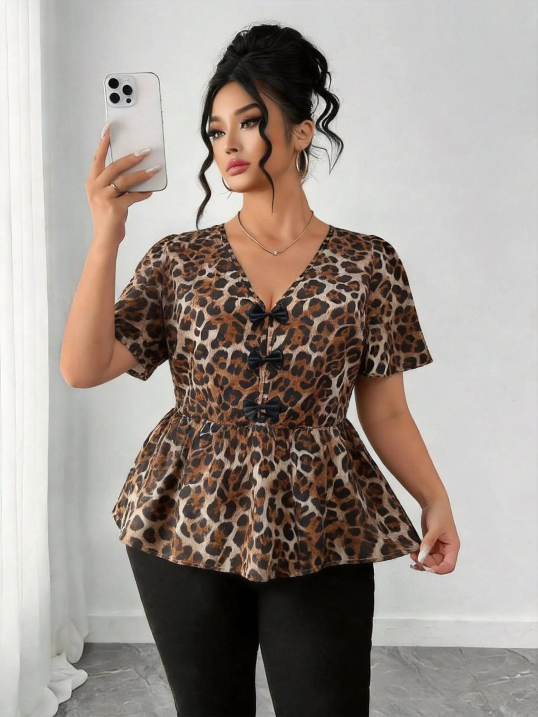 

Large Size Women's Short Sleeve Top with Leopard Print And Decorative Bow Spring/Summer Fashion plus Size Clothing