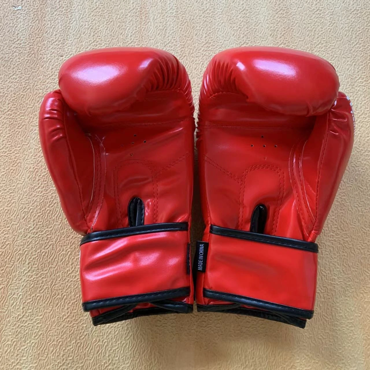 10 oz Boxing Gloves PU Leather Muay Thai Guantes De Boxeo Free Fight MMA Sandbag Training Glove Adult Punching Heavy Bag