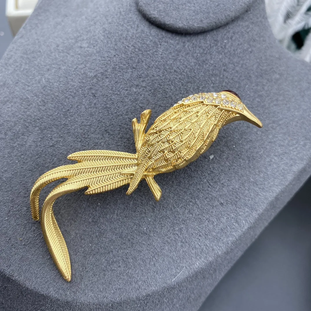Vintage is a small, exquisite, and minimalist Phoenix brooch