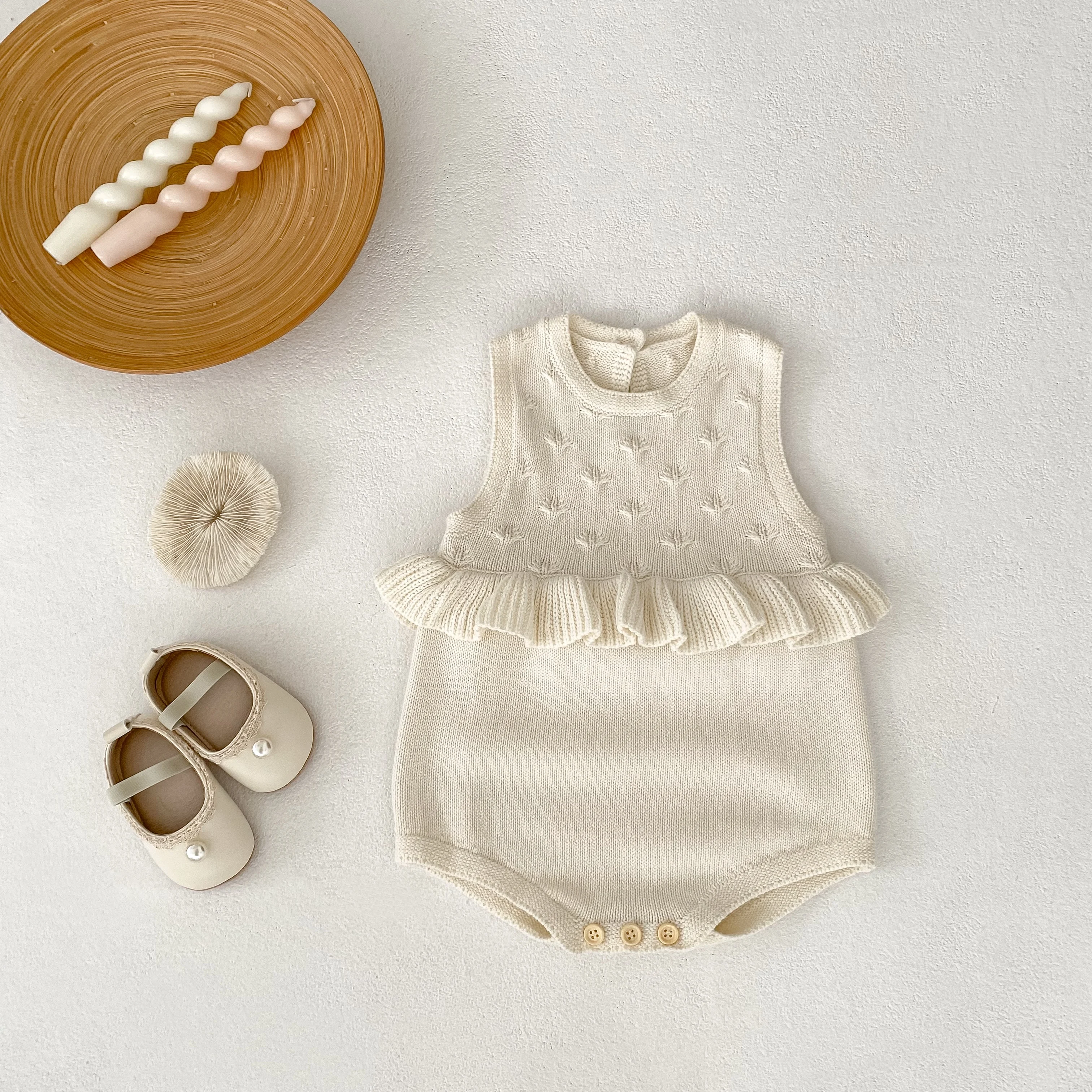 

Новая осенняя одежда для малышей от 0 до 3 лет, милый жилет с листьями лотоса для маленьких девочек, вязаный комбинезон без рукавов