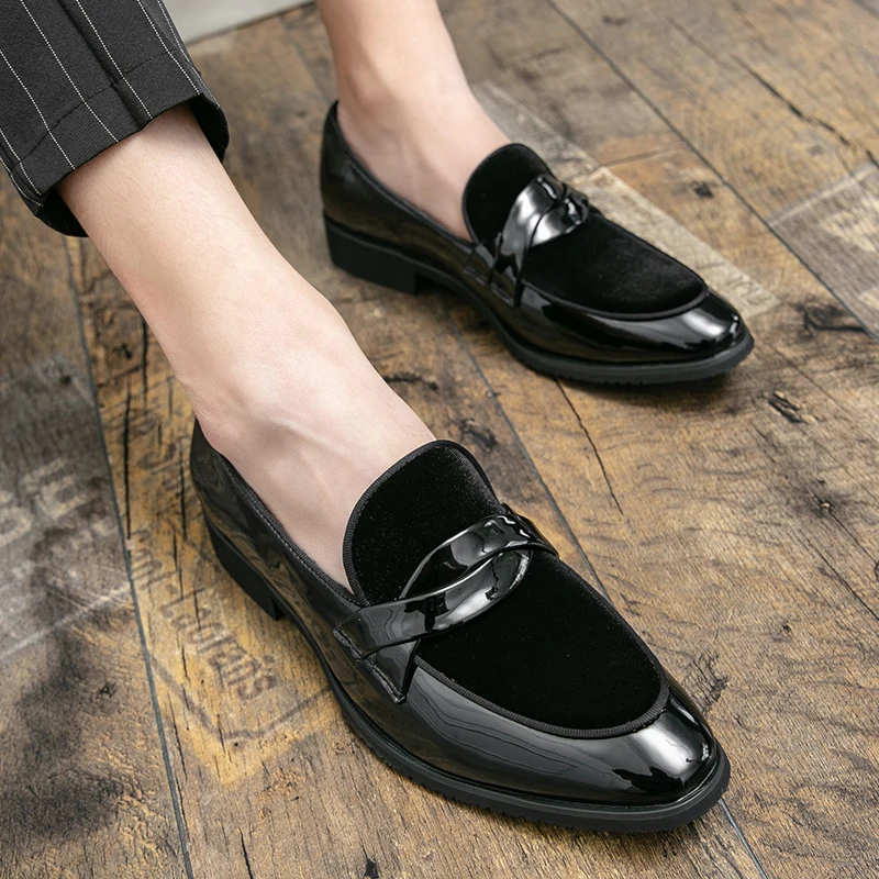 New Men Loafers with Fashionable Splicing Pointed Low Heel Comfortable and Versatile Casual Business Dress Leather Shoes