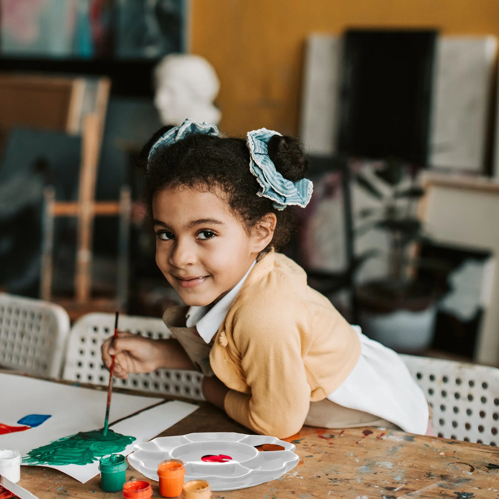 

Premium Ceramic Plum Blossom Palette Small Ergonomic Paint Tray for Easy Grip Washable Art Supplies Ideal for Watercolor