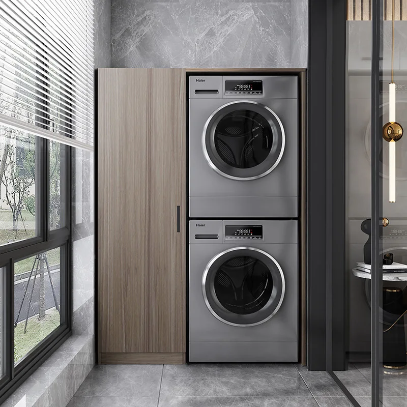 

Современная простая двухслойная стиральная машина с функцией сушки, интегрированная в балконный шкаф, с дополнительными комбинированными модулями.