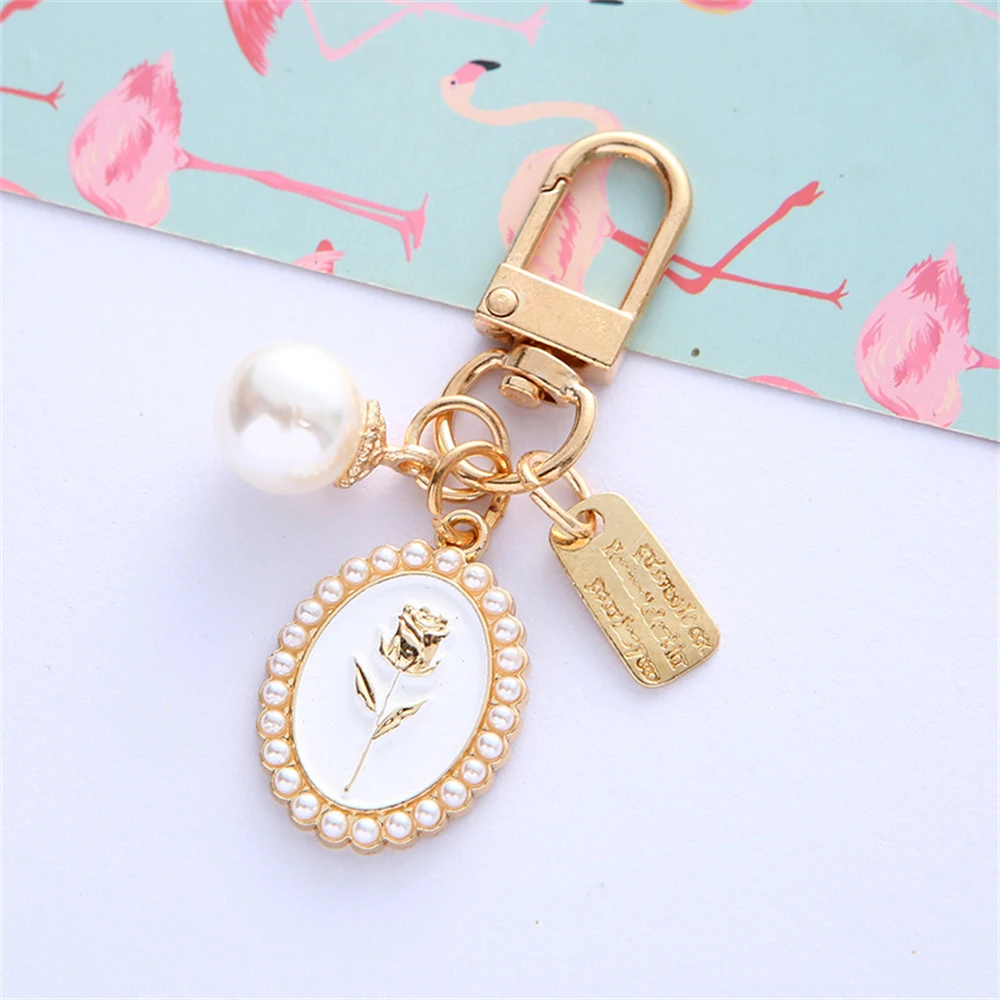 Korean Imitation Pearl Rose Keychain Simple Metal Hangtag Pendant For Women Earphone Phone Charm Bag Key Accessorie Jewelry Gift