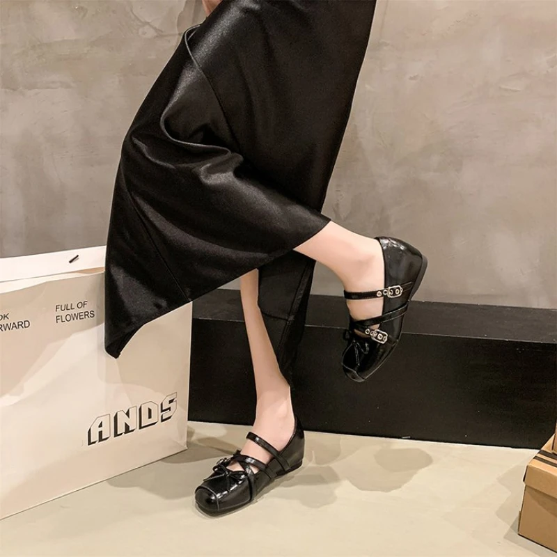 Damen Vintage Mary Jane Flats mit eckiger Zehenpartie, doppeltem Schnallenriemen und Schleifendekor – Weiche Alltags- und Freizeitschuhe für Damen – Detail 6