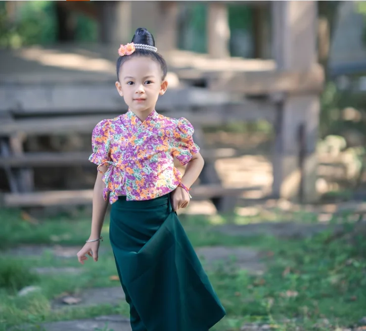 

Chinese Girls' Ethnic Style Water Splashing Festival Dai Costume Set