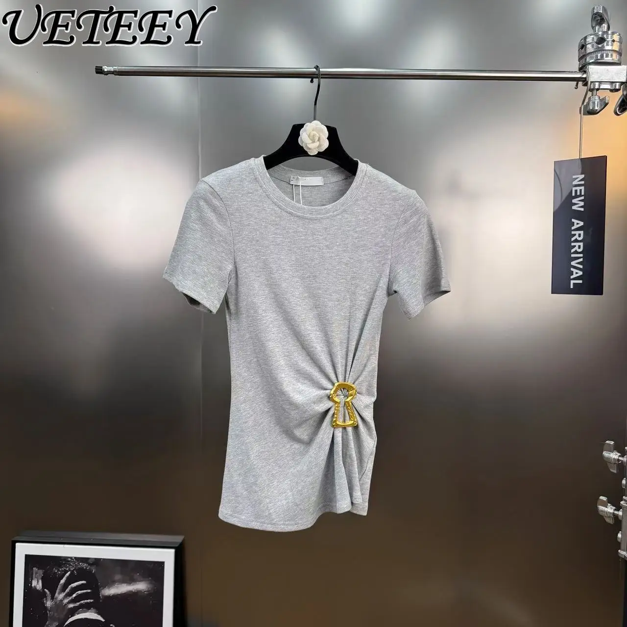 

2025 New Short Sleeve Slim Fit Irregular Pleated Metal Button Decorated Short Sleeve T-Shirt Fashion Simple White Women T Shirt