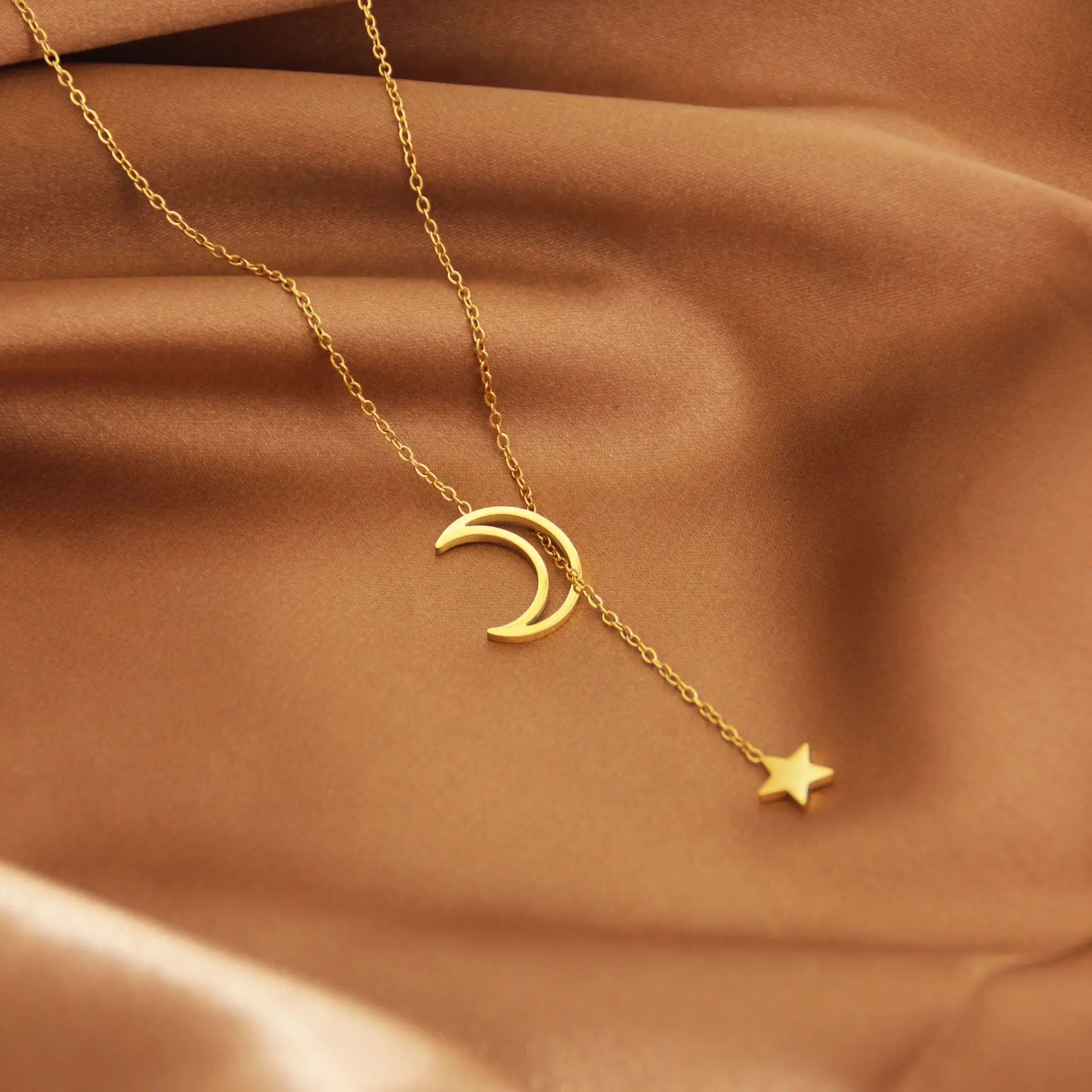 New Simple Moon Star Pendant Choker Necklace Simple Gold Color Alloy Charm Chain Collares Necklace For Women Party Jewelry