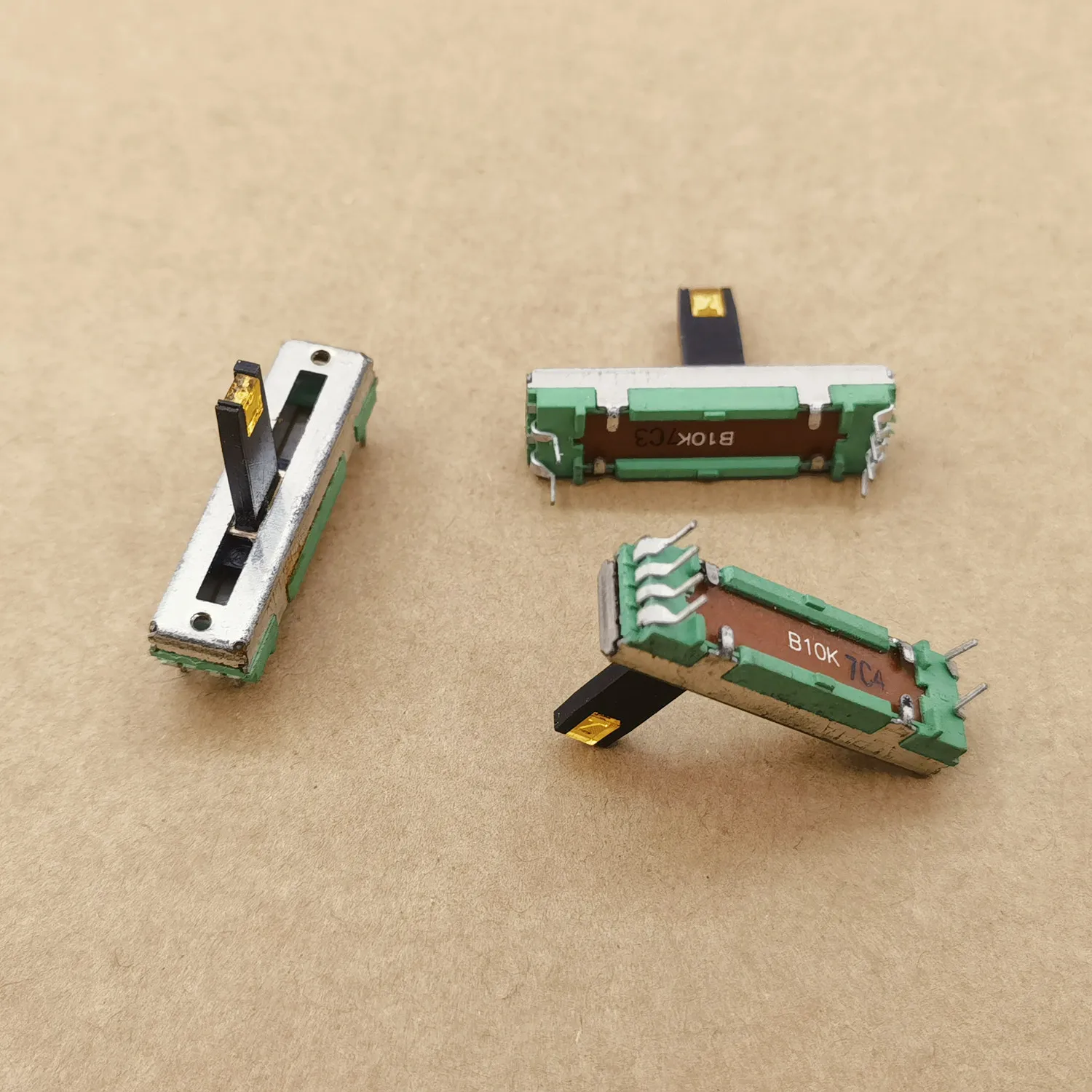 

Original new 100% direct sliding dual potentiometer B10K total length 35MM handle 15MM with light RA2045F-20A-15LC-B10K (SWITCH)