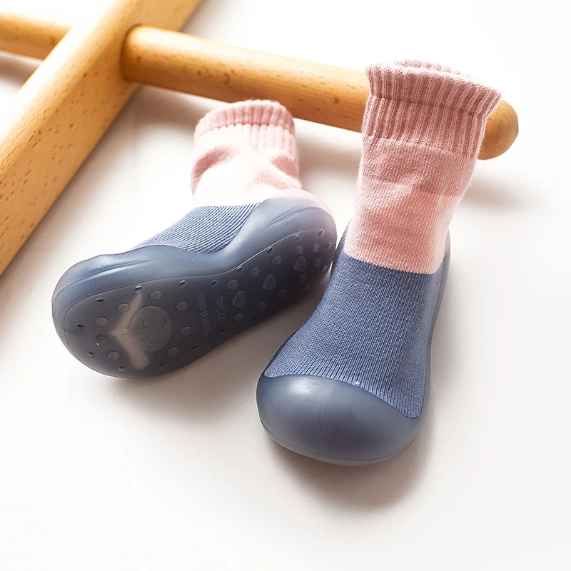 Новинка, осенне-зимняя обувь для малышей, детские домашние нескользящие носки, обувь, резиновые сочетающиеся цвета, обувь для начинающих ходить
