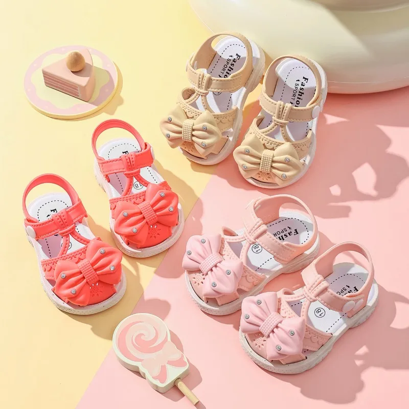 

2026 Spring Summer New Girl Sandals Children's Fashion Versatile Anti slip Soft soled Comfortable Princess Beach Shoes
