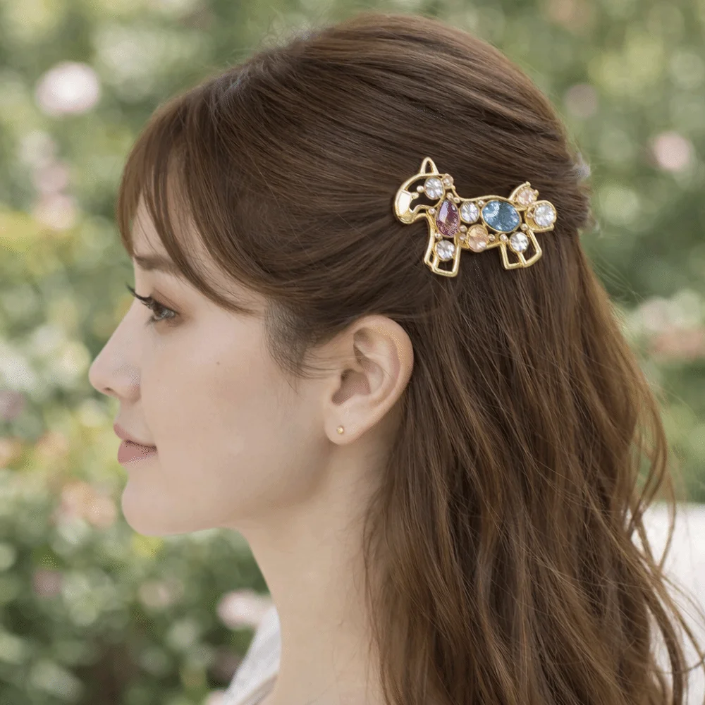 

Cute Zinc Alloy Horse Hairpin Y2K Colored Cartoon Hair Clip Side Clip Chinese Rhinestone Edge Clip 2026 New Year