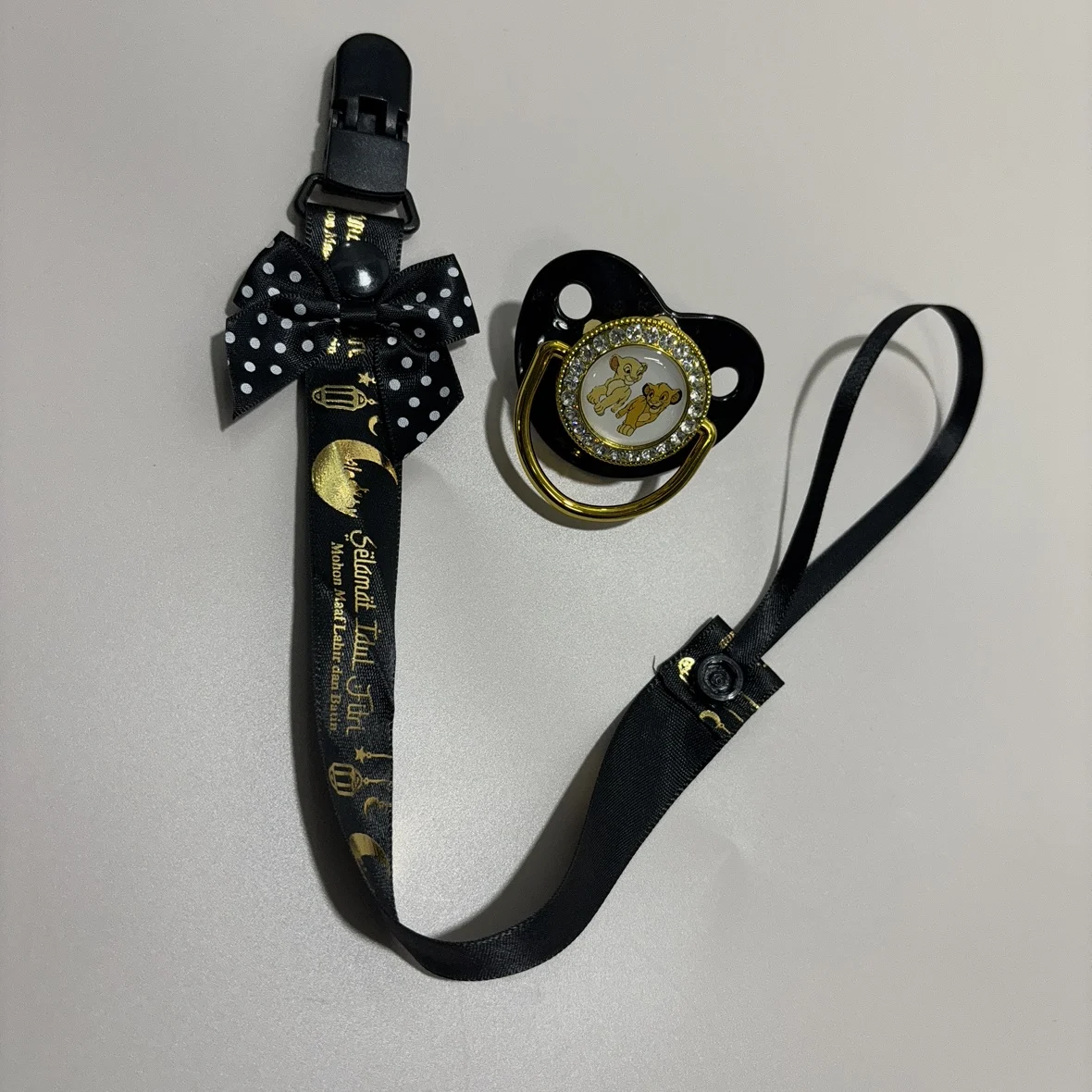 

Милая детская соска-пустышка для новорожденных, набор с держателем, для жевания, с защитным колпачком от пыли, с мультяшным рисунком, подарок для новорожденных.