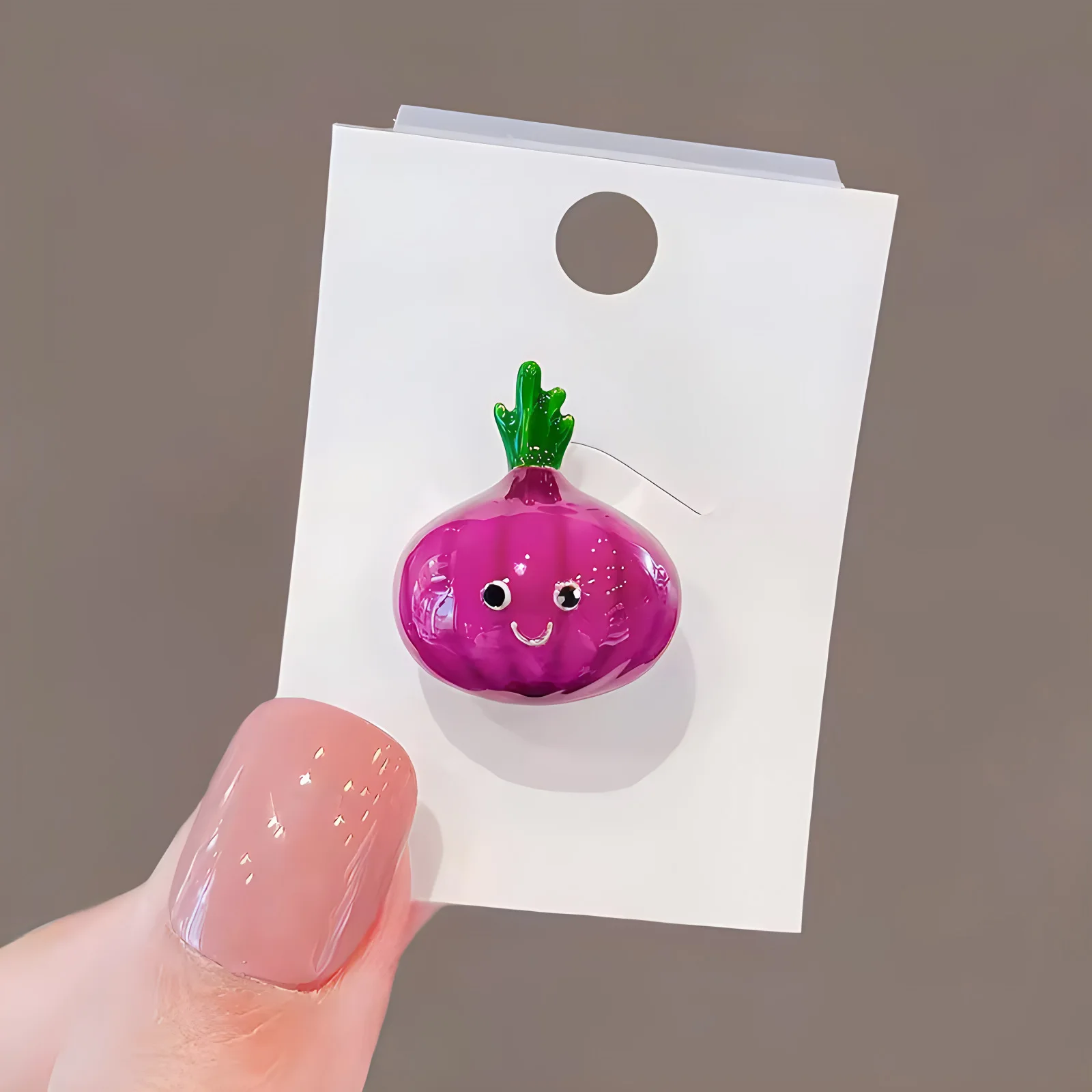 Broche de cebolla de aceite creativo y único para fijar cárdigans para evitar mostrar la piel, Pin de cuello de traje pequeño