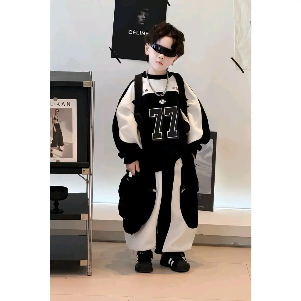 2025 Autumn and Winter Boys' Casual Suit New Children's Handsome Korean Version Alphabet Top Trousers Velvet Two-piece Set