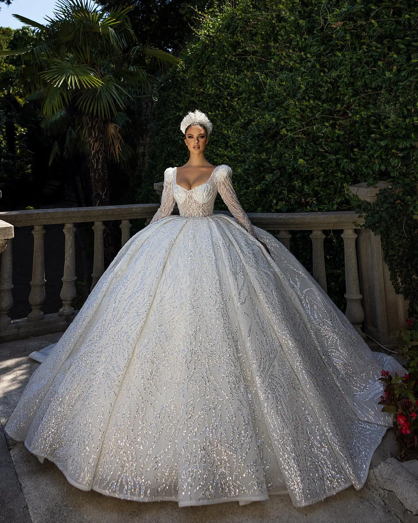 Abiti da sposa eleganti bianchi per le donne sposa maniche lunghe Appliques con paillettes collo a barca abiti da sposa Custom Made Robe De Mariée