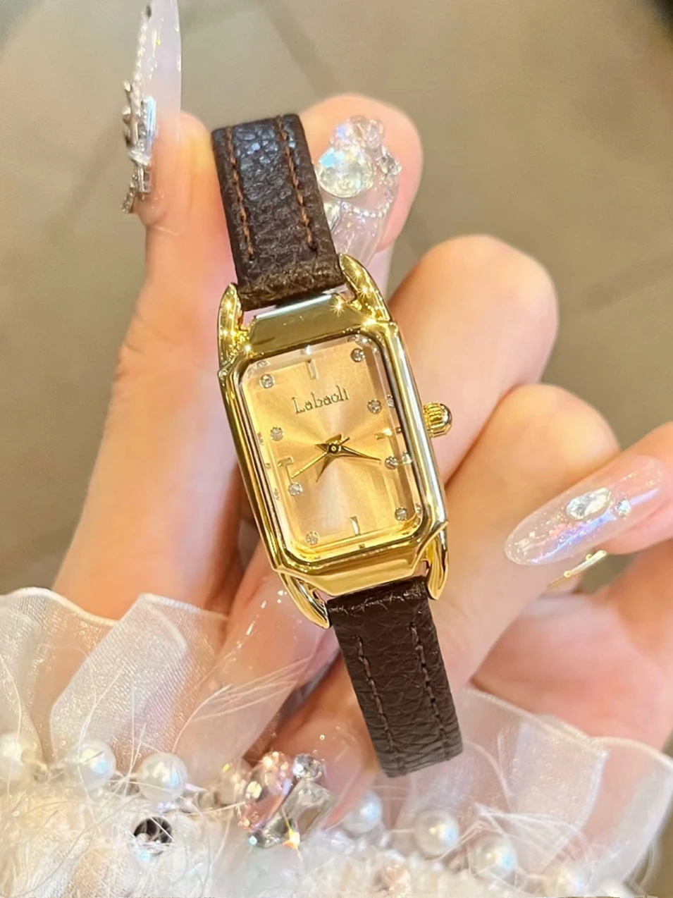 The same style simple temperament versatile women's leather belt watch classic personality fashion ladies quartz gift for women