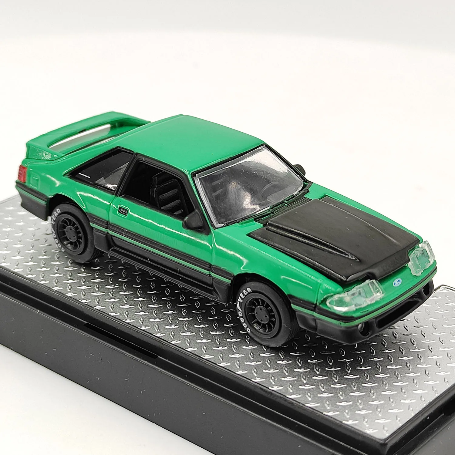 

M2 масштаб 1/64 1987 Ford Mustang GT зеленый спортивный автомобиль модель автомобиля из сплава