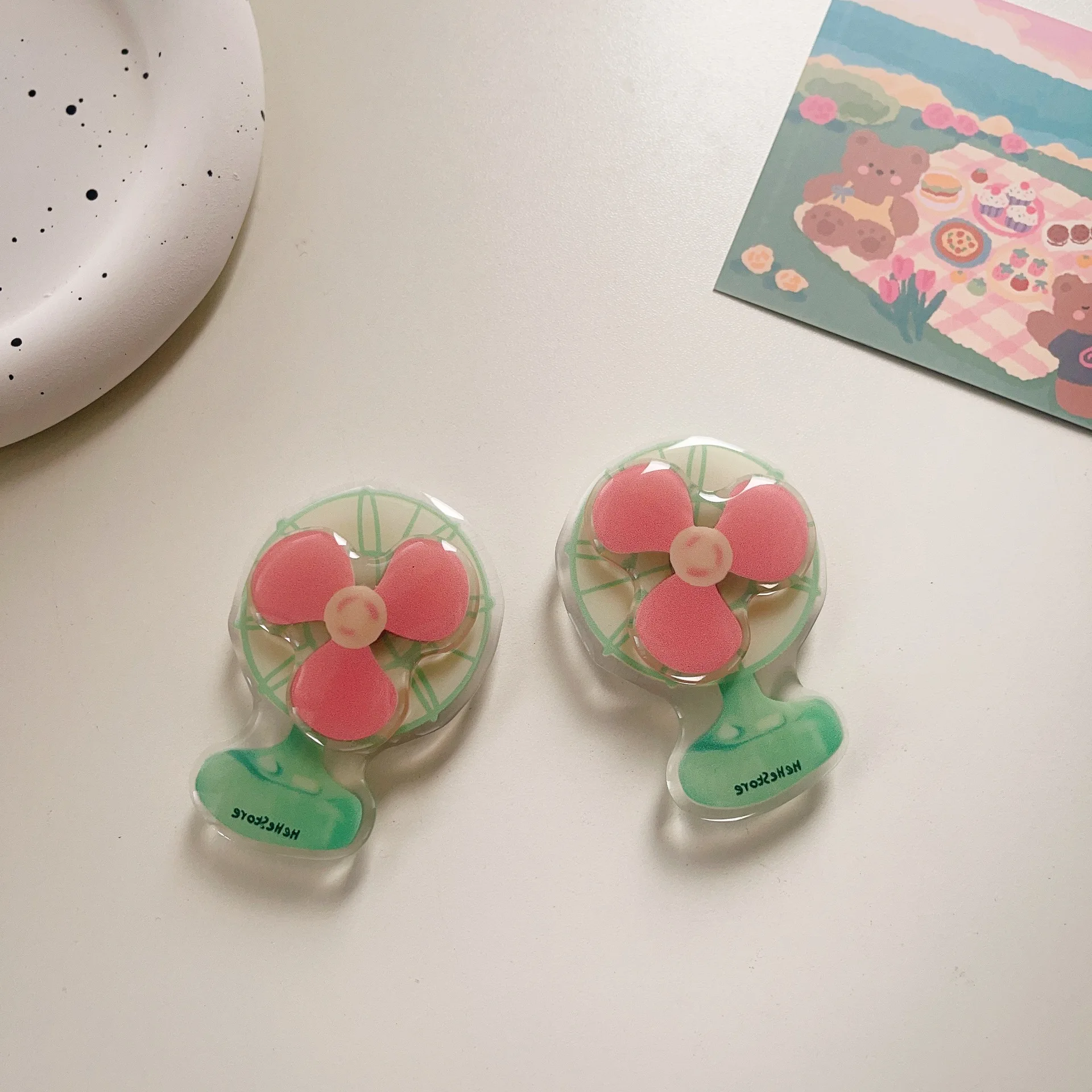 Leuke roterende ventilatorstandaard Geschikt voor elke telefoon Airbagstandaard 3m zelfklevende desktop Lazy Artefact telefoonhouder