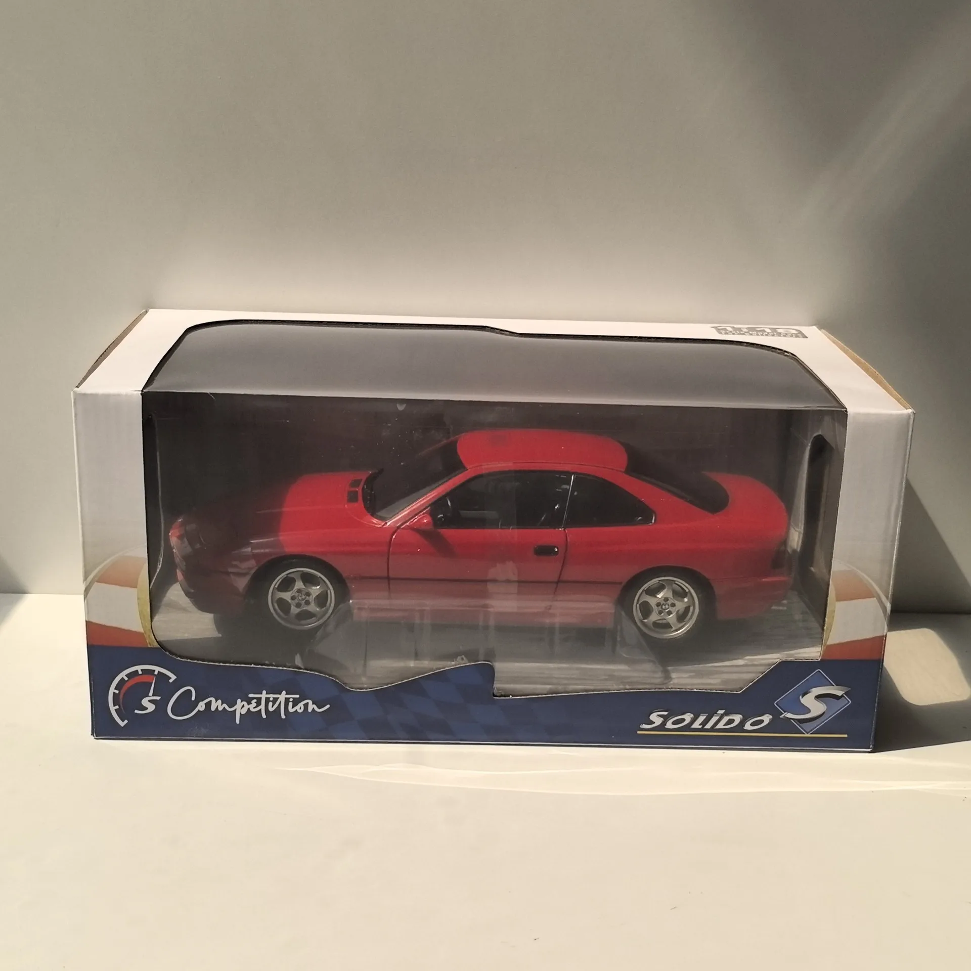 

Литой под давлением SOLIDO масштаб 1/18 BMW 850 CSI E31 BMW модель автомобиля из сплава Коллекционная игрушка в подарок сувенир дисплей орнамент