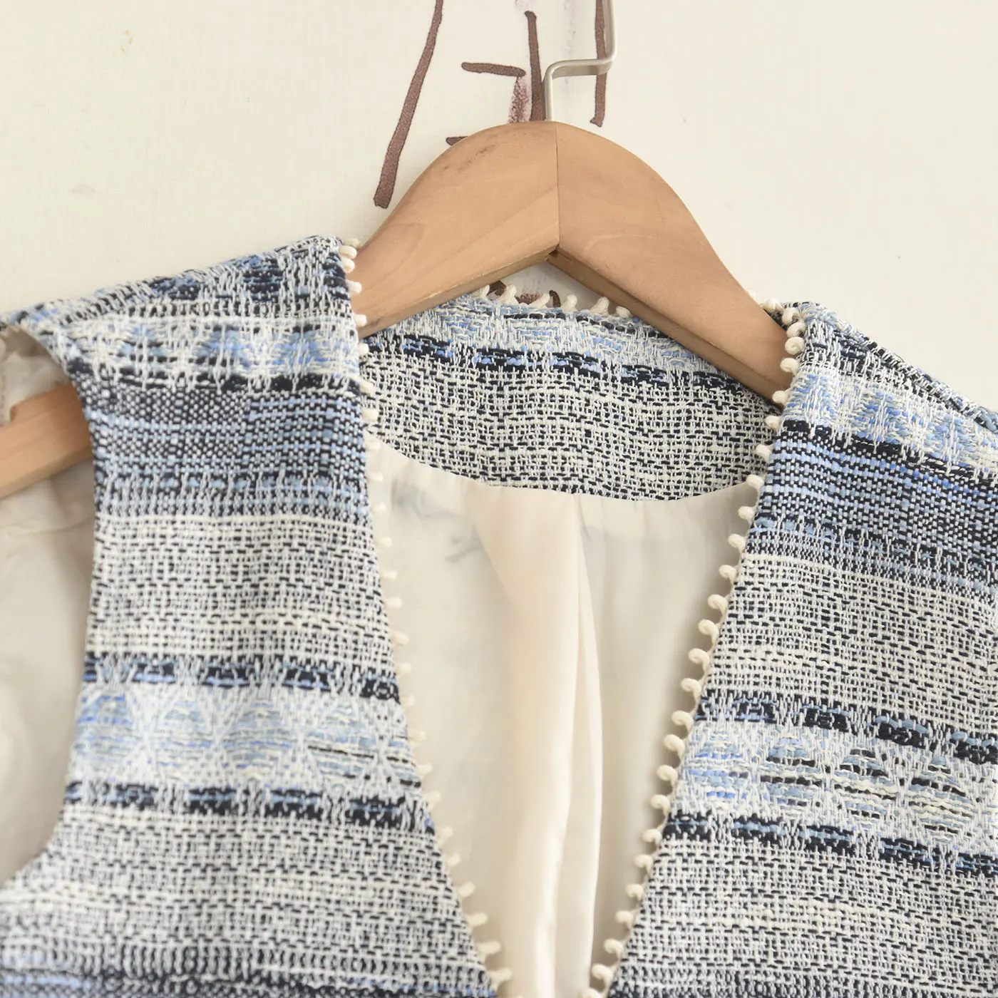 Elegant V-Neck Short Embroidered Heavyweight Tweed Jacket Women's Cardigan Outerwear Spring 2026 Fashion Trend Slim Fit