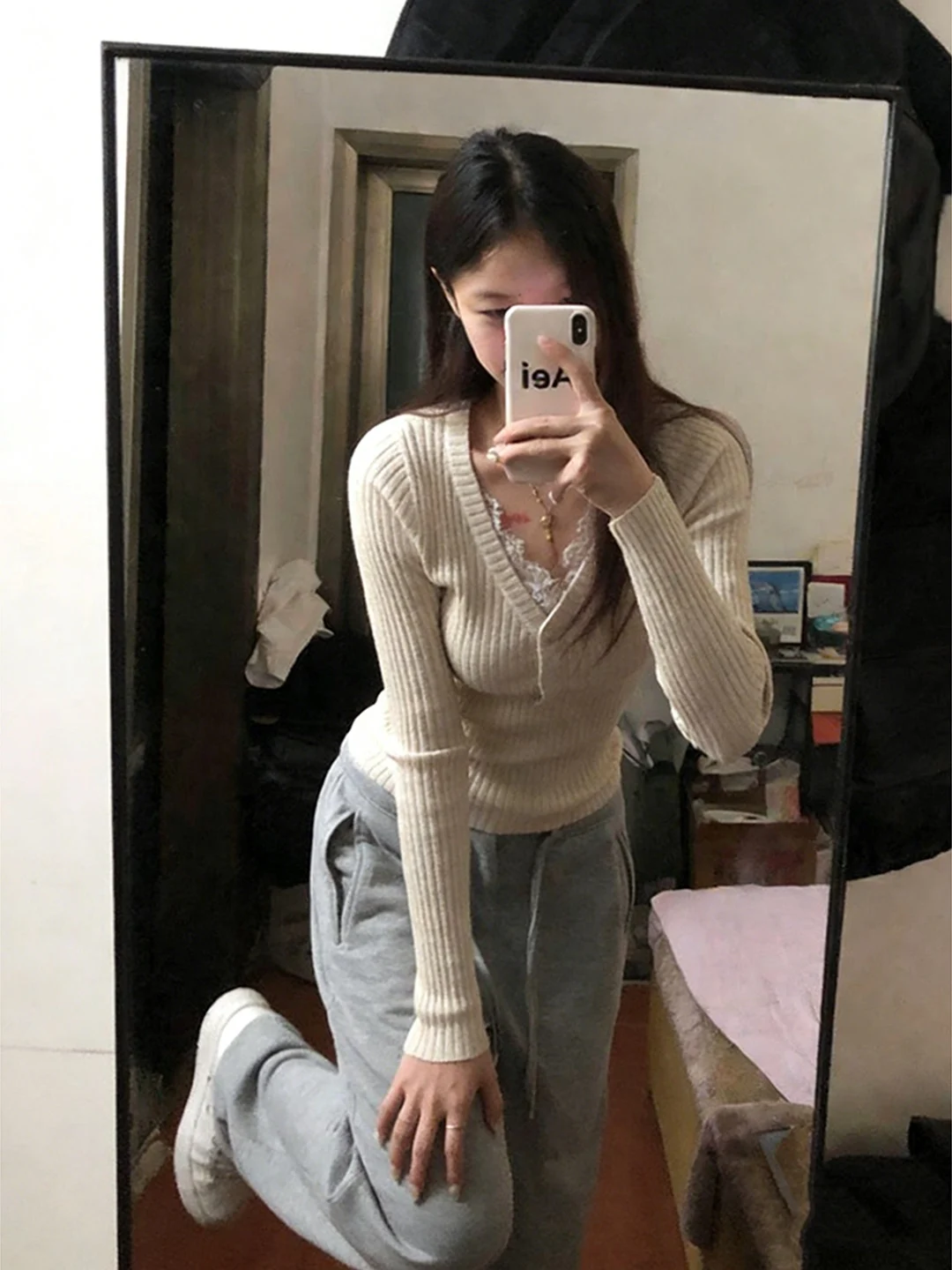 Cseta Interior de Punto con Ribete de Encaje Sexy, Cuello en V, Botones, Ajuste Entallado, Suave y Cómoda, Manga Larga, Es...