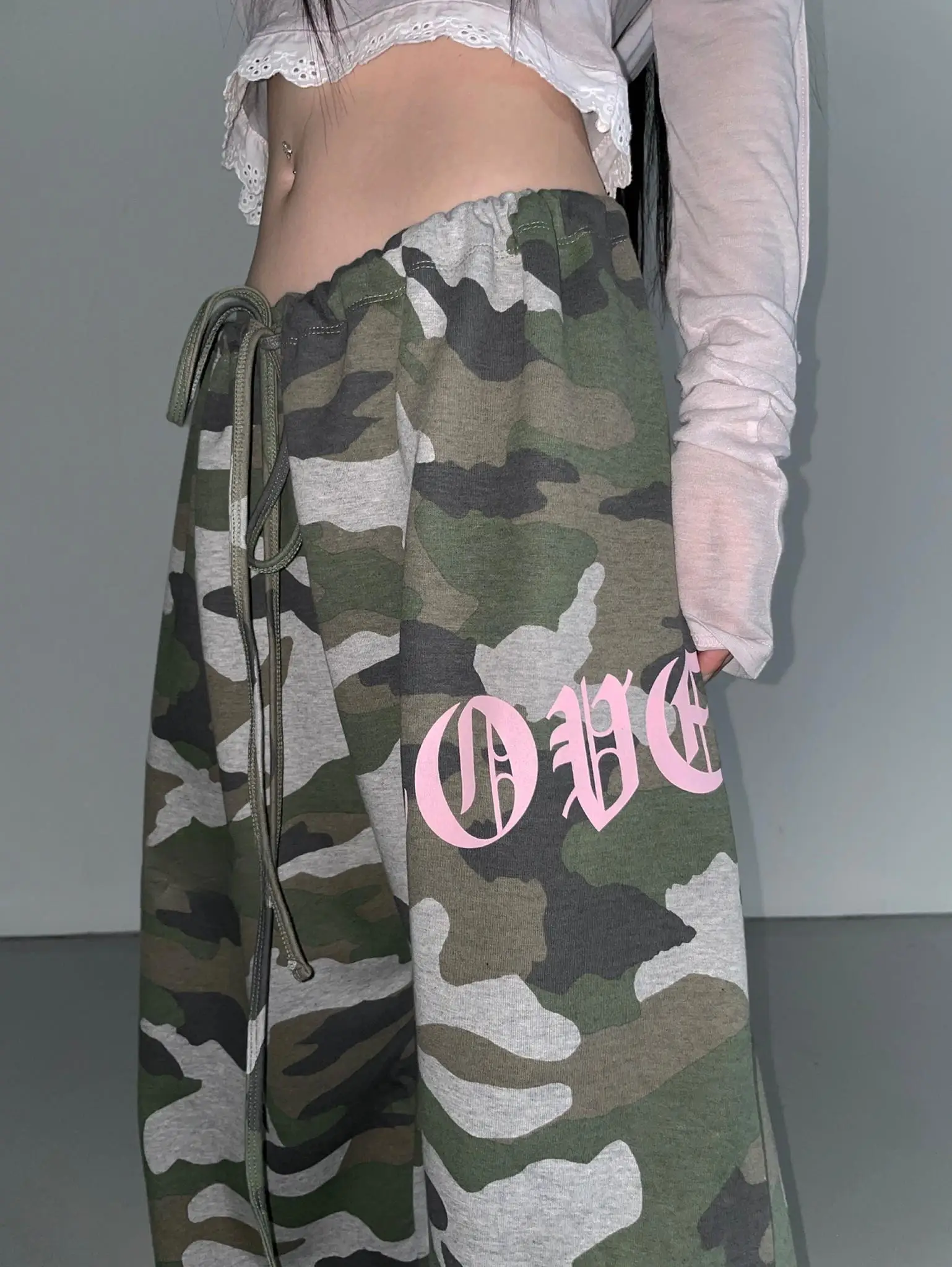 Pantalones de chándal de pierna ancha sueltos Street Sle American Sle Sanskrit estampado camuflaje Y2K letras pantalones casuales cómodos