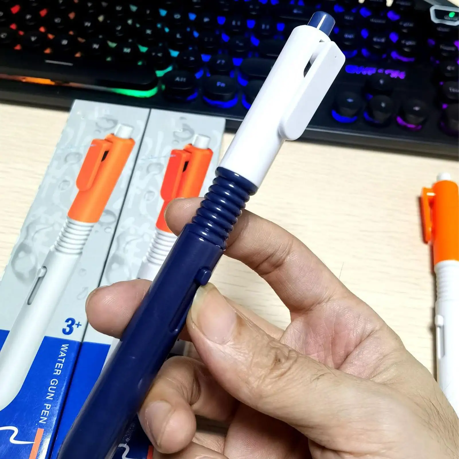 Water Squirt Pen Water Spray Pens Funny Prank Items Portable Squirt Gag Stylish Hilarious Trick Toy for Boys Girls Garden Beach