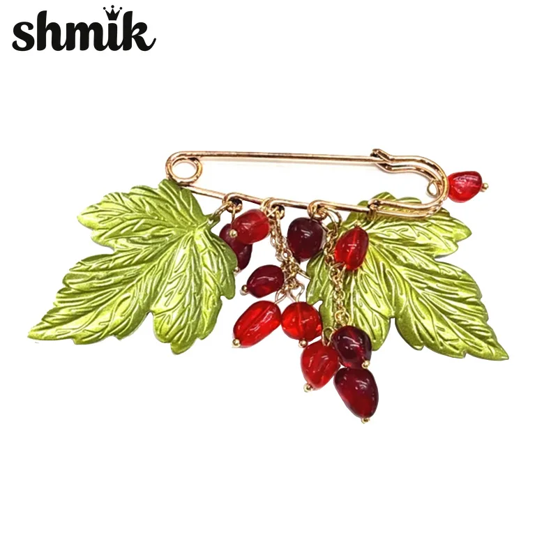 Vintage Green Maple Leaf Red Berry Pin Brooch, Dangle Red Bead Tassel Leaf Lapel Pin Costume Jewelry for Women Coat Accessory